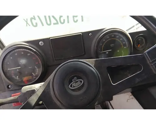 MACK LEU613 GAUGE CLUSTER