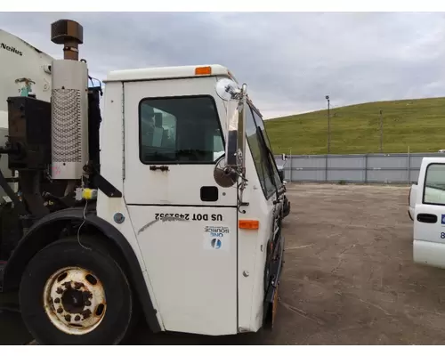 MACK LEU633 CAB