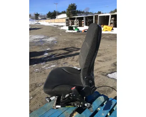 MACK LE Seat