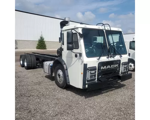 MACK LR64 Heavy Trucks