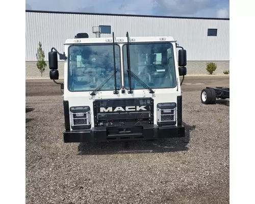 MACK LR64 Heavy Trucks