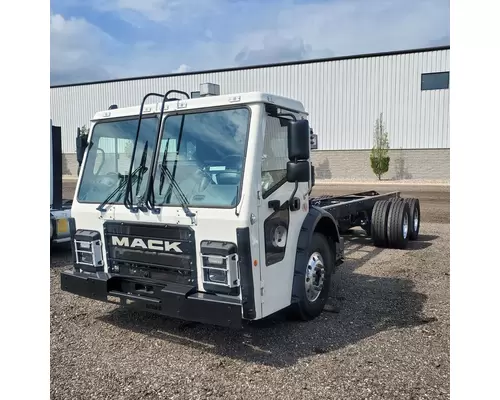 MACK LR64 Heavy Trucks