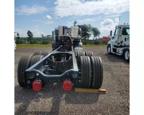 MACK LR64 Heavy Trucks