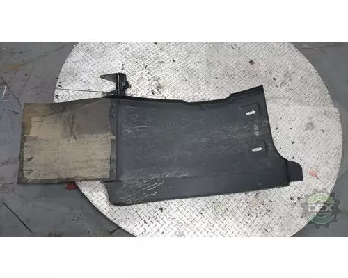 MACK LR 8251 front mudguard