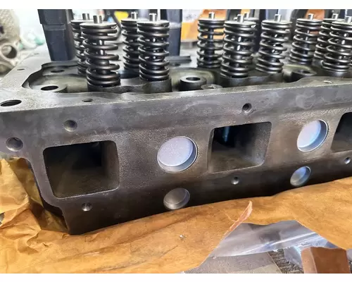 MACK MP7 Cylinder Head