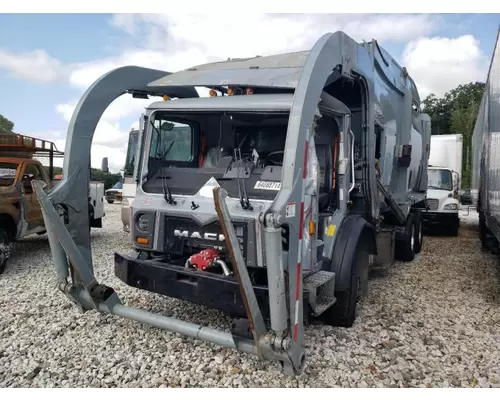 MACK MR686S Complete Vehicle