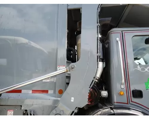 MACK MR686S Complete Vehicle