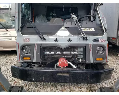 MACK MR686S Complete Vehicle