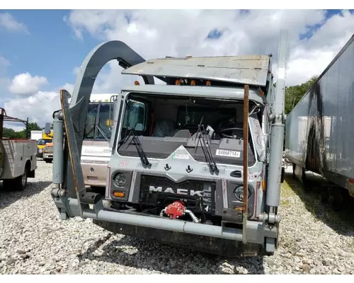MACK MR686S Complete Vehicle