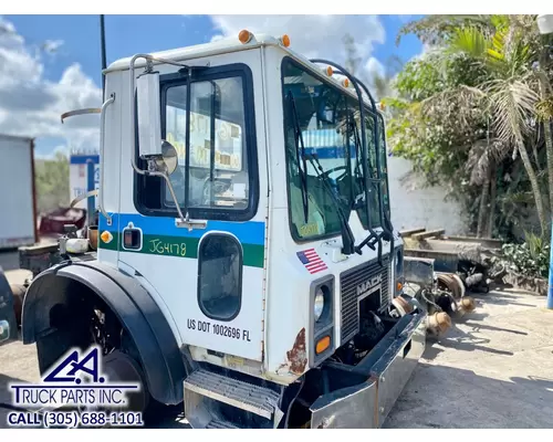 MACK MR688S Cab