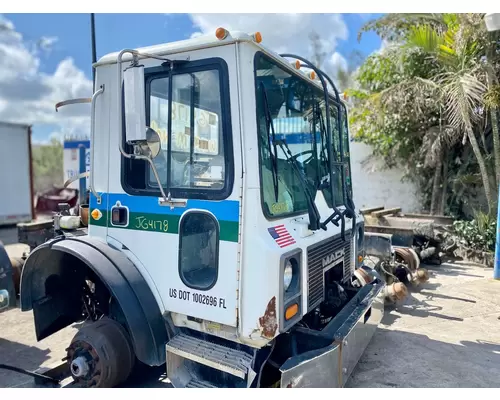 MACK MR688S Cab