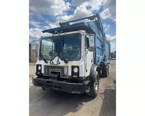 MACK MR688S Complete Vehicle