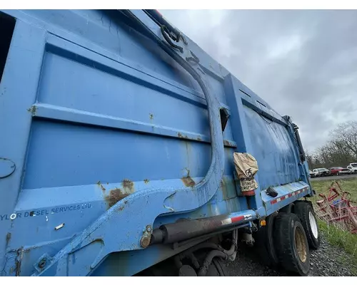MACK MR688S Complete Vehicle