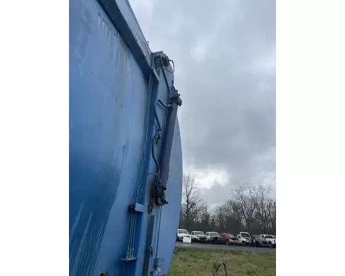 MACK MR688S Complete Vehicle