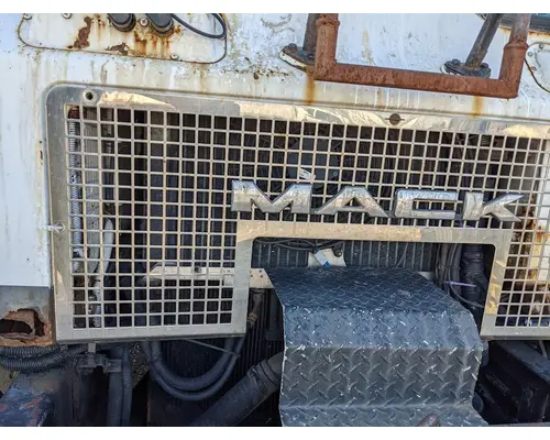 MACK MR688S Grille