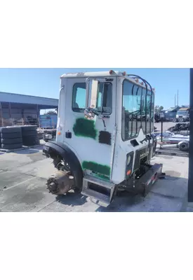 MACK MR688 CAB