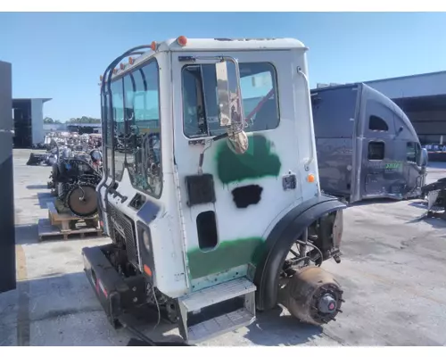 MACK MR688 CAB