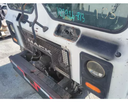 MACK MR688 CAB