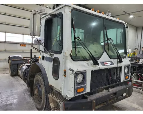 MACK MR688 CAB