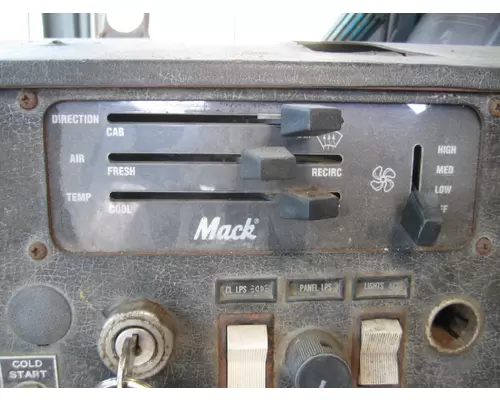MACK MR688 CAB