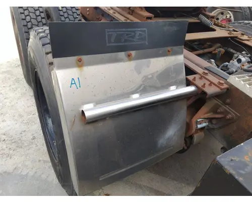 MACK MR688 FENDER, QUARTERHALF REAR