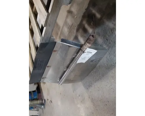 MACK MR688 FENDER, QUARTERHALF REAR