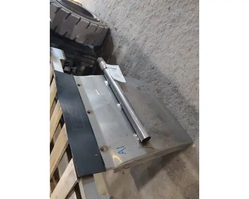 MACK MR688 FENDER, QUARTERHALF REAR