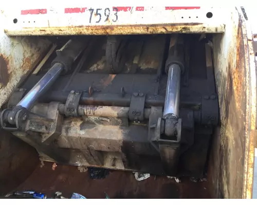 MACK MR688 WHOLE TRUCK FOR PARTS