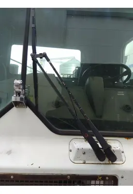 MACK MR688 WINDSHIELD WIPER ARM