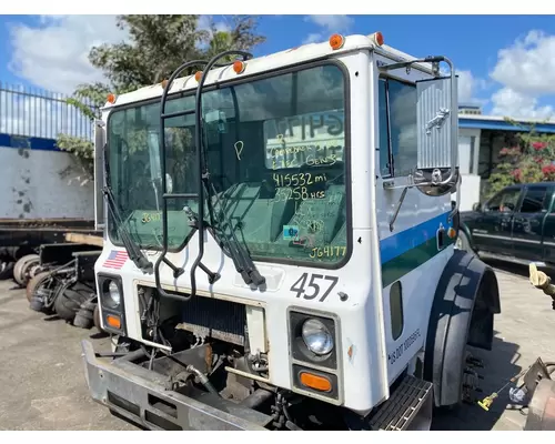 MACK MR690S Cab