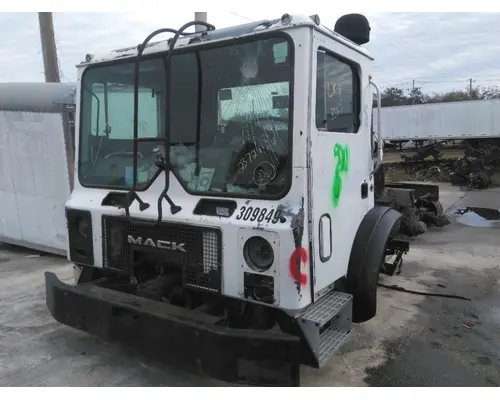 MACK MR690 CAB