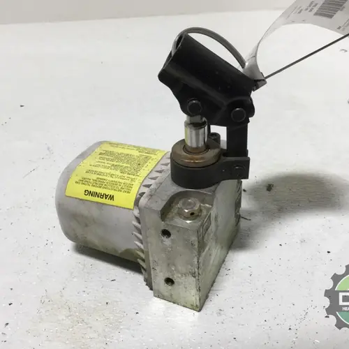 MACK MRU613 8182 cab tilt OEM# 21341591 in Advance, NC #389494
