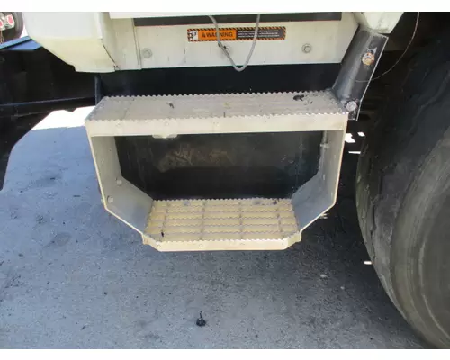 MACK MRU613 CAB STEP