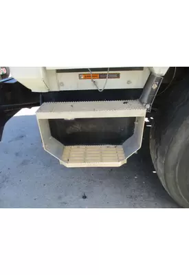 MACK MRU613 CAB STEP