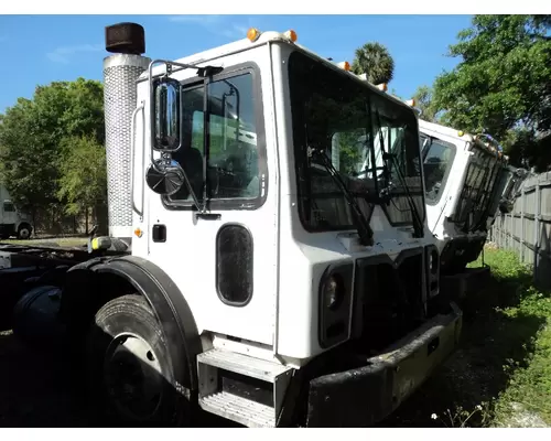 MACK MRU613 CAB