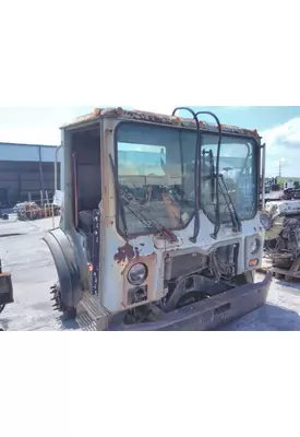 MACK MRU613 CAB