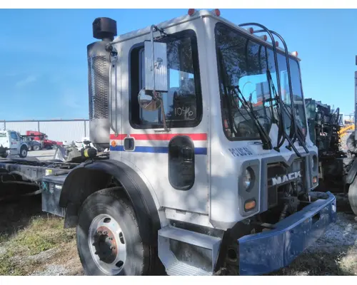 MACK MRU613 CAB