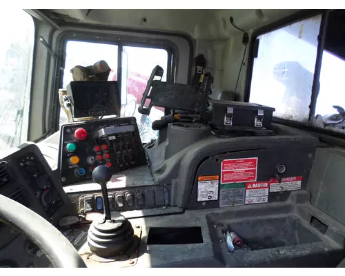 MACK MRU613 CAB