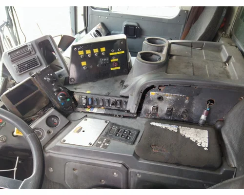 MACK MRU613 CAB