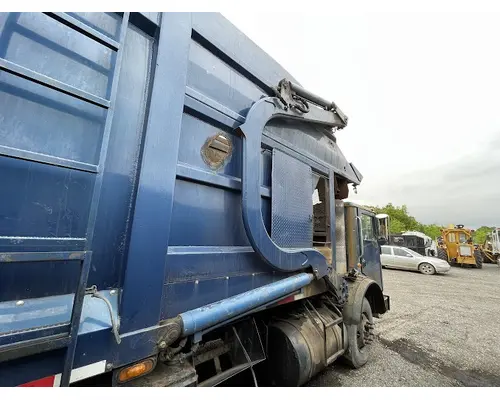 MACK MRU613 Complete Vehicle