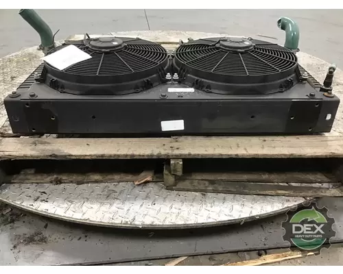 MACK MRU613 Radiator