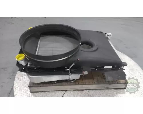 MACK MRU613 Radiator
