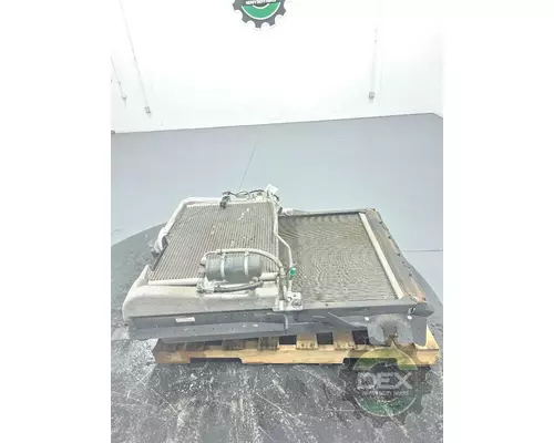 MACK MRU613 Radiator