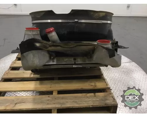 MACK MRU633 Radiator