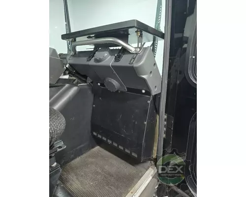 MACK MRU Cab