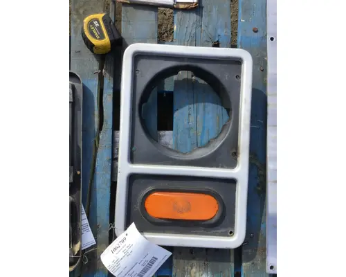 MACK MR Headlamp Bezel