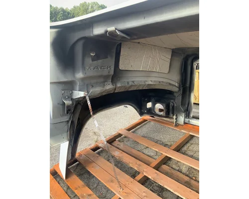 MACK PI64T Pinnacle Hood
