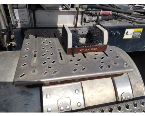 MACK PINNACLE DECK (CATWALK) STEP