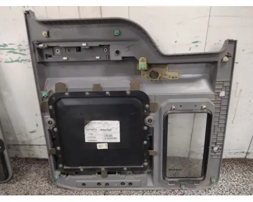 MACK PINNACLE DOOR INTERIOR PANEL