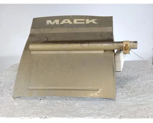 MACK PINNACLE FENDER, QUARTERHALF REAR
